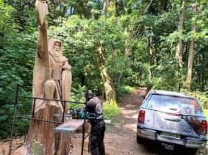 Perun Gromowładny już czuwa nad Parkiem Słowiańskim 